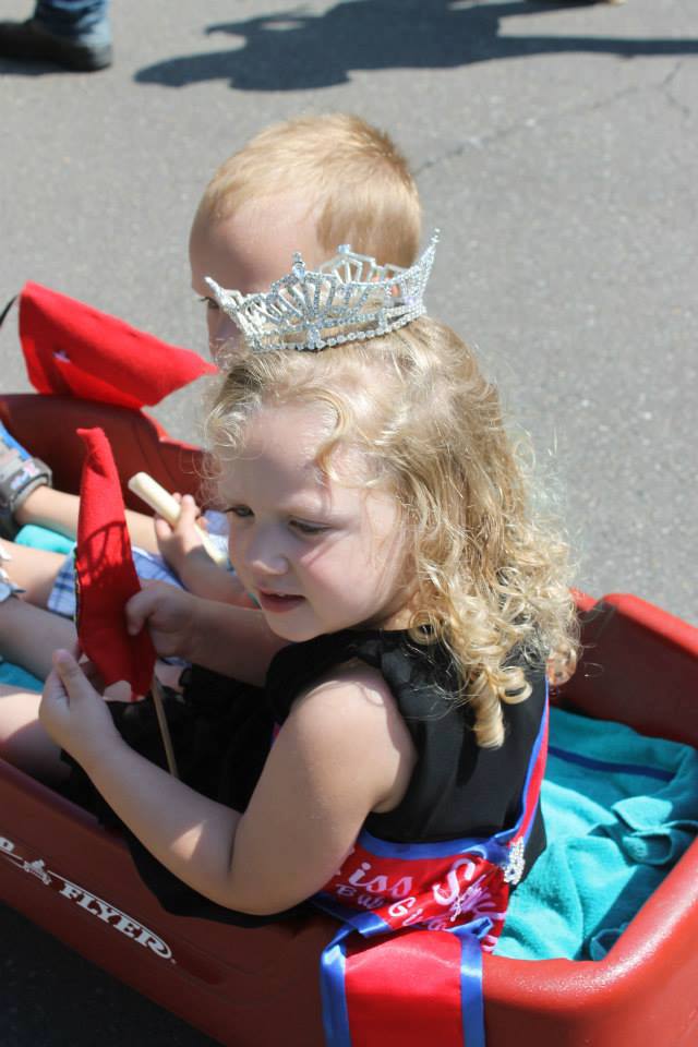 Miss and Mister Strawberry Pageant adds fun and flair to Friday Night Block Party