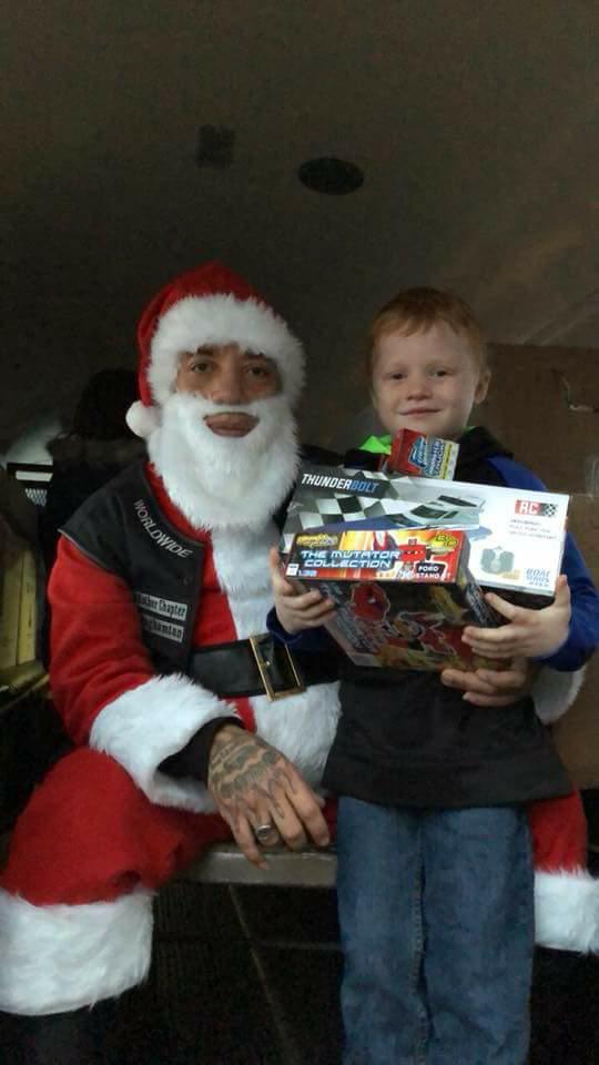 photos-lafamilia-brings-christmas-joy-owego-pennysaver-press