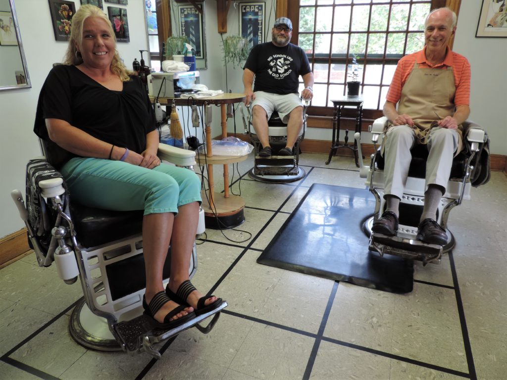 Long time barber retiring; passes torch to new owner