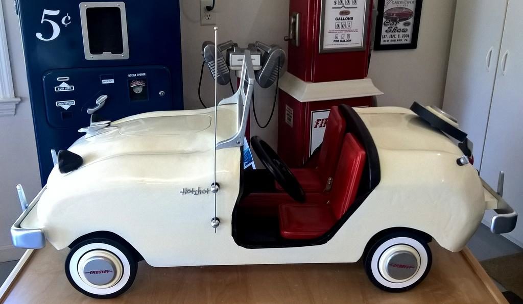 Cars We Remember - Talented reader builds four-foot long wooden Crosley Hotshot; Crosley Car Owners Club info