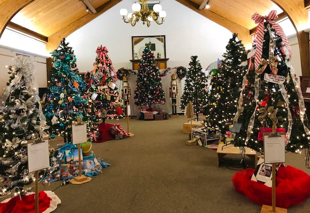 Owego’s FFA Chapter participates in this year’s O Tannenbaum fundraiser at the museum