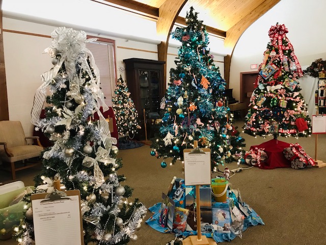 Owego’s FFA Chapter participates in this year’s O Tannenbaum fundraiser at the museum