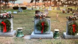Wreaths honor veterans this holiday season