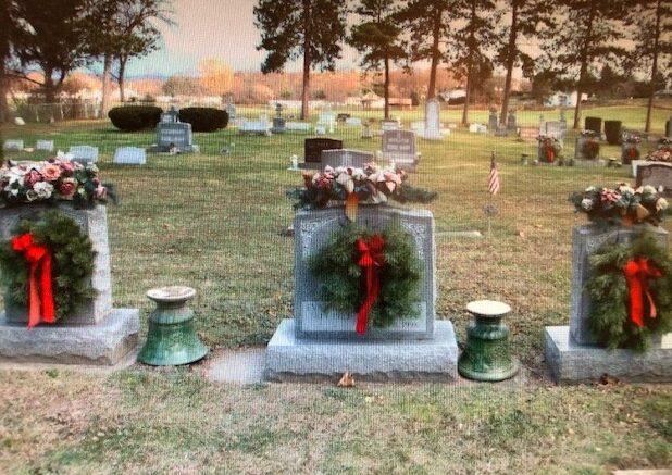 Wreaths honor veterans this holiday season