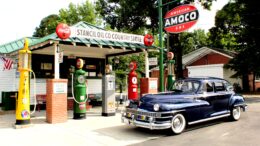 Cars We Remember - 1949 Chrysler Series I was last of the war years’ large body designs