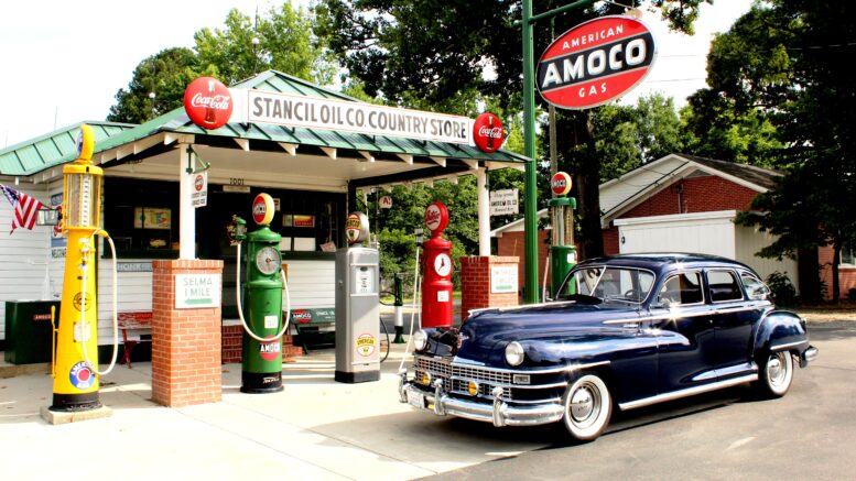 Cars We Remember - 1949 Chrysler Series I was last of the war years’ large body designs