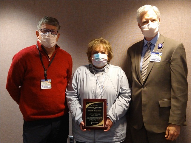 Guthrie presents Donald Guthrie Awards