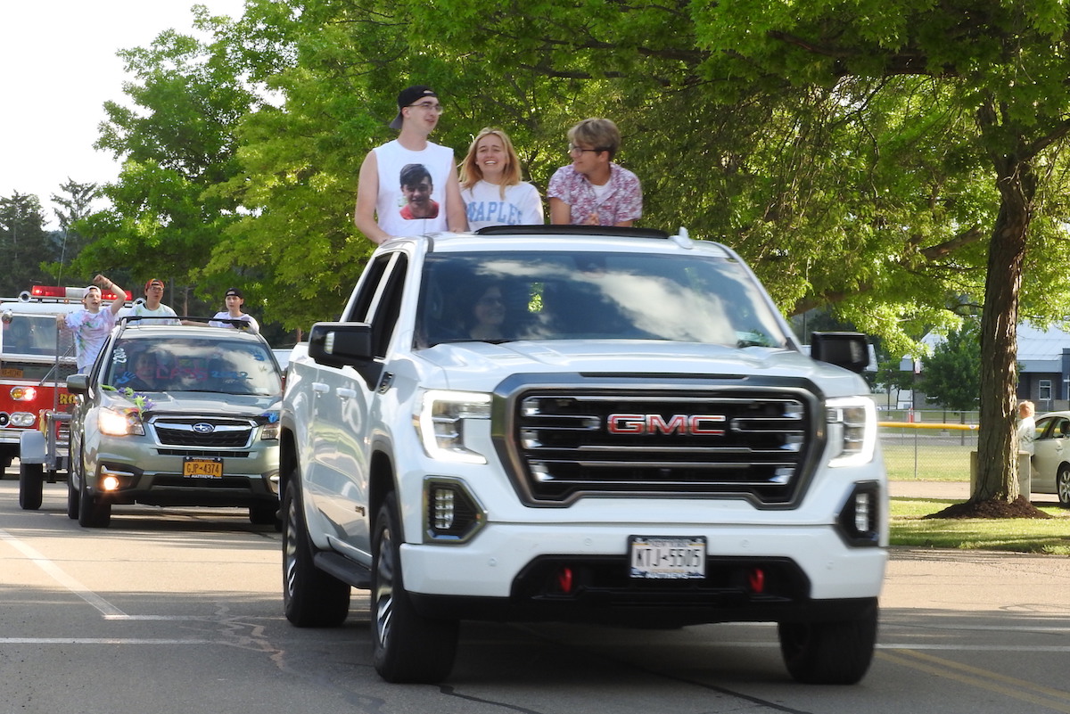 Senior Parade held Thursday; leads into Saturday's graduation for the Class of 2022