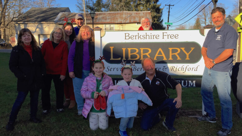 Vestal Elks Lodge donates to 'Warm Welcome to the Library' event