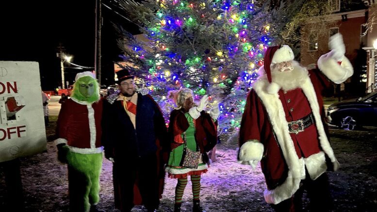 ‘Lights on the River’ attracts thousands for annual event