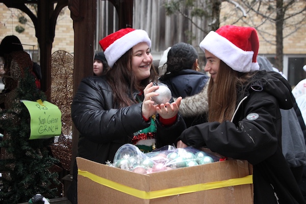 Students spread holiday cheer!