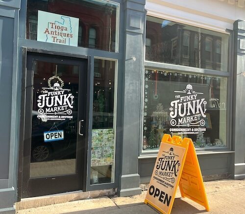 ‘Funky Junk Market’ a part of the North Avenue landscape