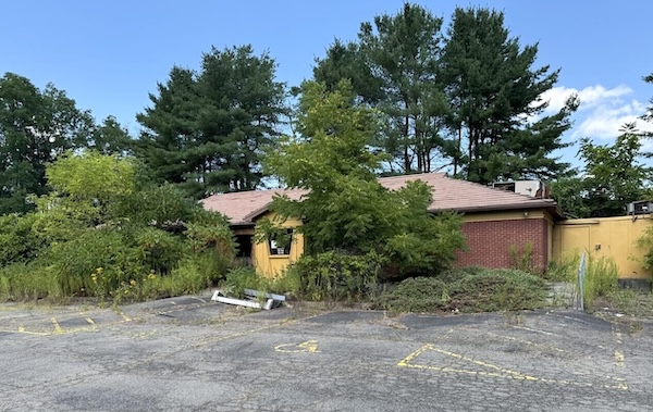 Legislators look to demolish abandoned Pizza Hut, consider housing possibilities